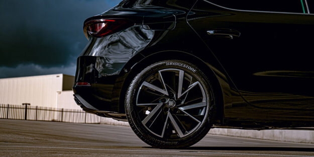 Grip en veiligheid op natte wegen